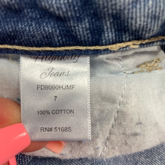 NWT Distressed Mom Jeans, Size 7 - Picture 8 of 15